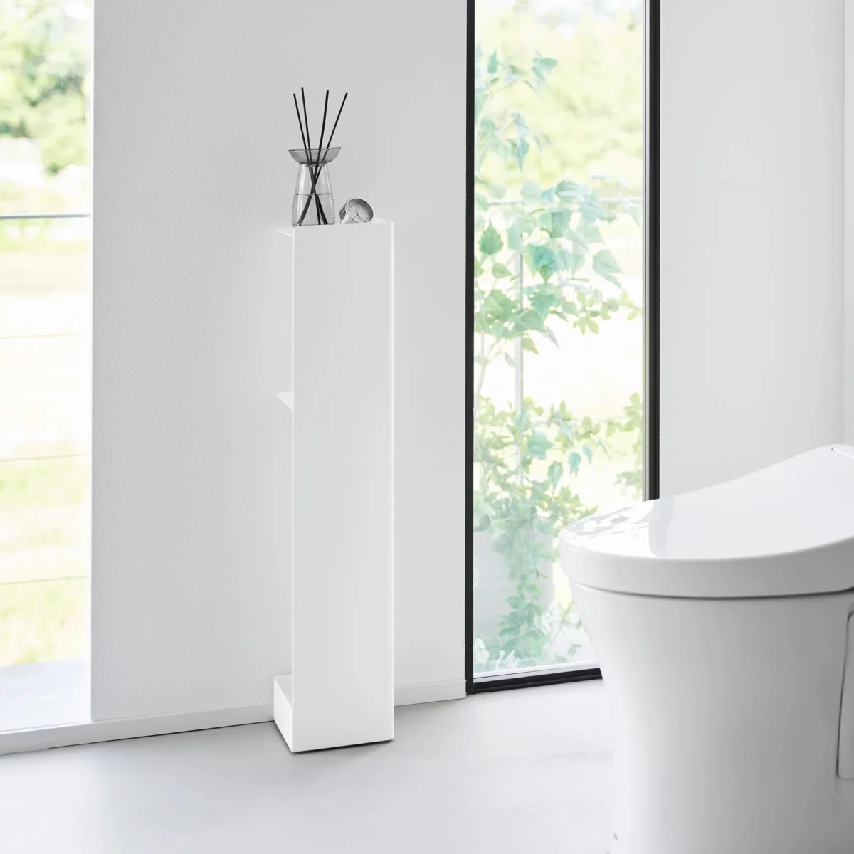 Yamazaki Toilettenpapier-Ständer TOWER schmal Weiss, Detailansicht 12 | One Horizon