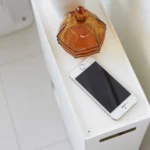 Distributeur de papier toilette Yamazaki TOWER grand format, blanc, vue détaillée 5 | One Horizon