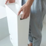 Distributeur de papier toilette Yamazaki TOWER grand format blanc, vue détaillée 6 | One Horizon