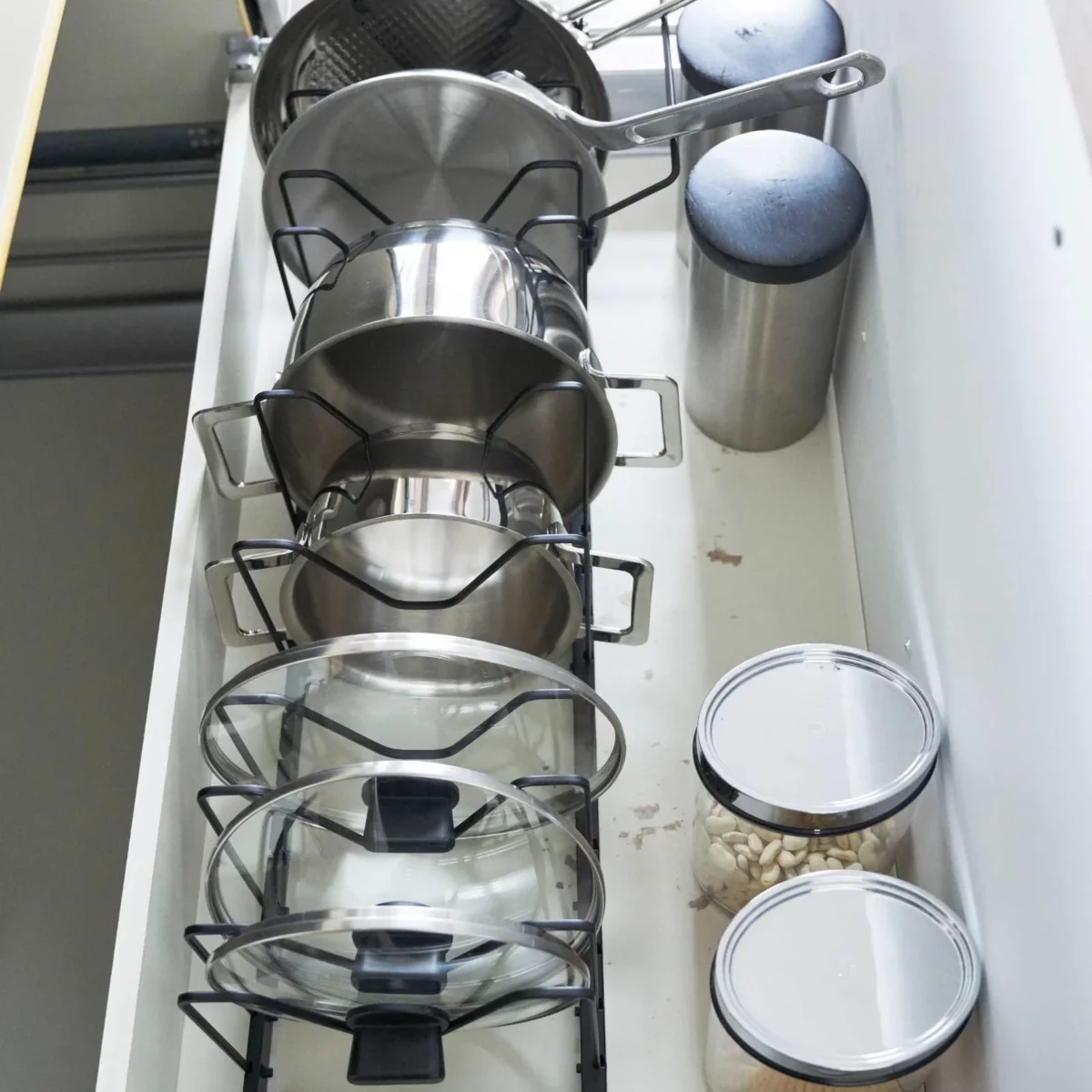Yamazaki Topfdeckelhalter TOWER ausziehbar Schwarz, Detailansicht 13 | One Horizon