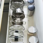 Yamazaki Topfdeckelhalter TOWER ausziehbar Weiss, Detailansicht 12 | One Horizon