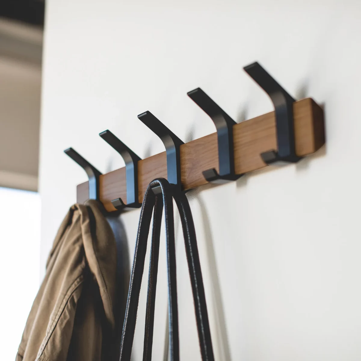 Yamazaki Wandgarderobe RIN Schwarz, Detailansicht 5 | One Horizon