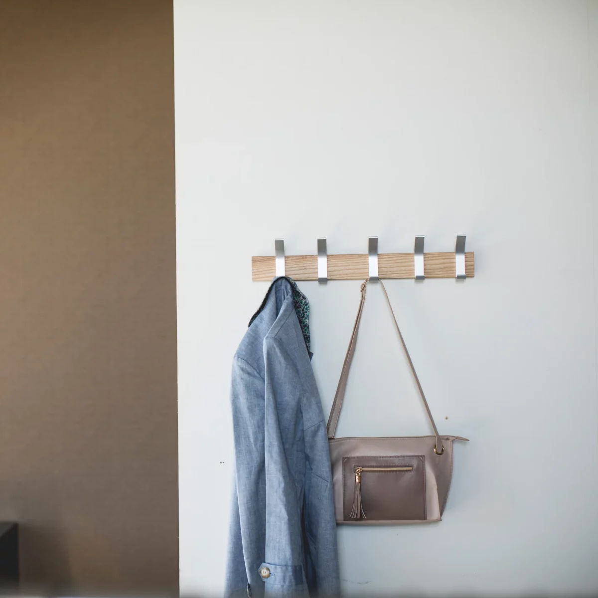 Yamazaki Wandgarderobe RIN Silber, Detailansicht 3 | One Horizon