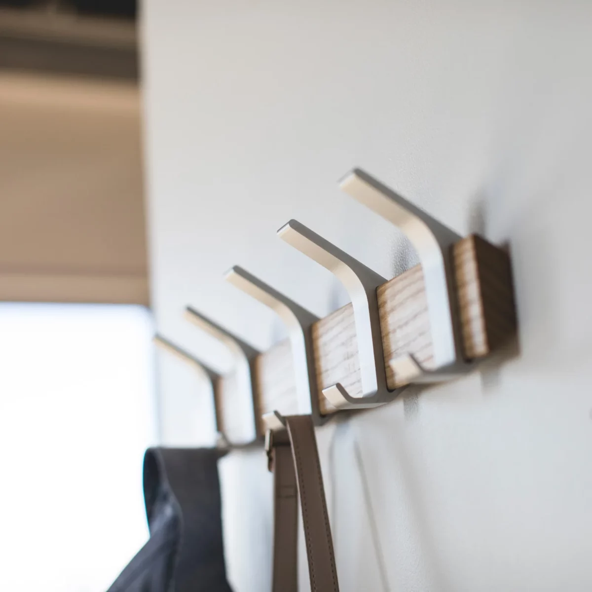 Yamazaki Wandgarderobe RIN Silber, Detailansicht 5 | One Horizon