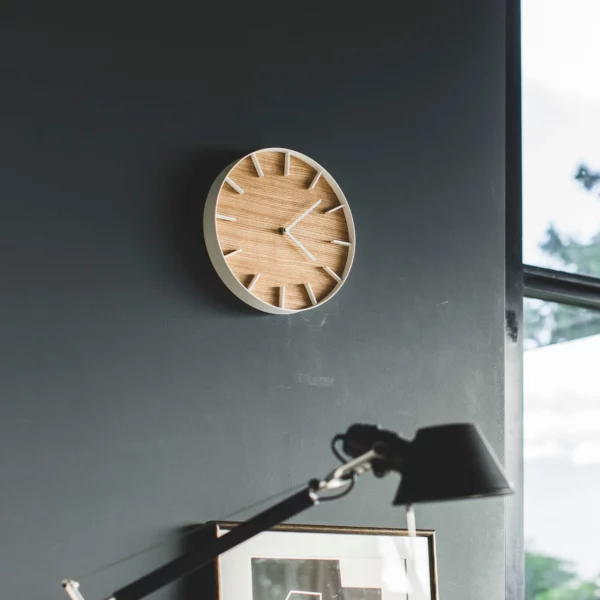 Yamazaki Wanduhr RIN Weiss, Detailansicht 2 | One Horizon