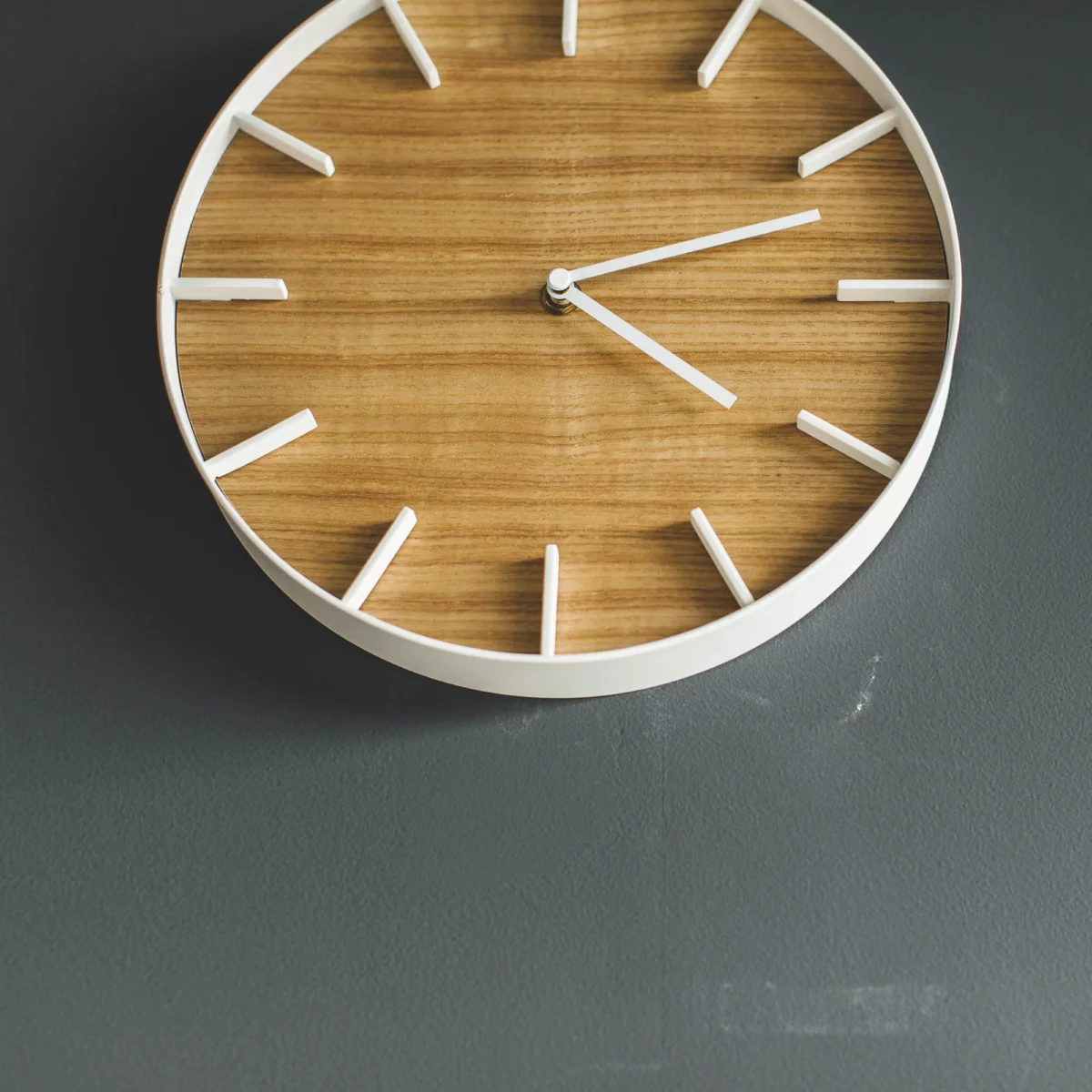 Horloge murale Yamazaki RIN blanche, vue détaillée 5 | One Horizon