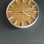 Horloge murale Yamazaki RIN blanche, vue détaillée 5 | One Horizon
