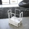 Yamazaki Zeitungssammler NEWS RACK TOWER Weiss, Detailansicht 2 | One Horizon