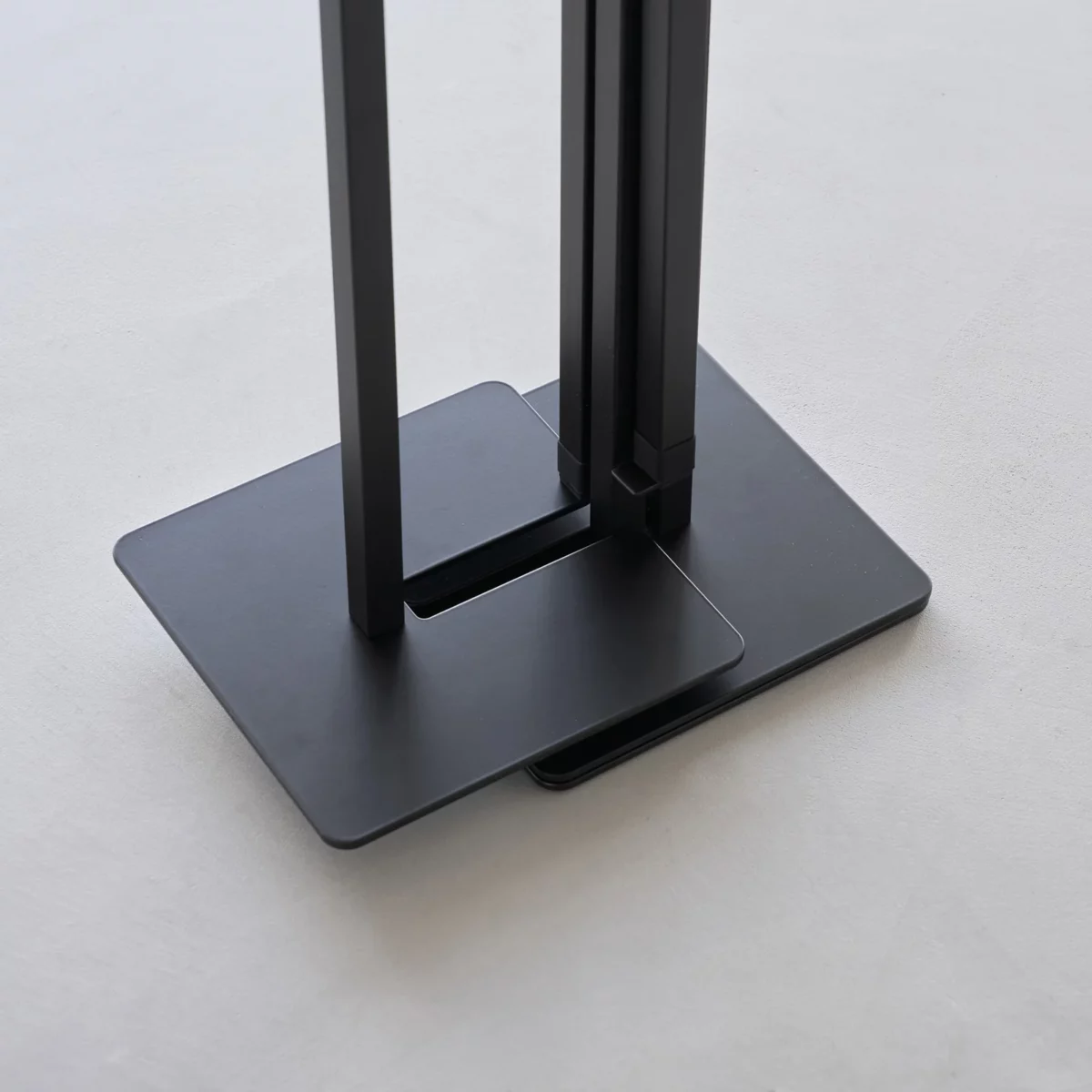 Yamazaki Klappbarer Zweistangen-Wäscheständer TOWER Schwarz, Detailansicht 7 | One Horizon