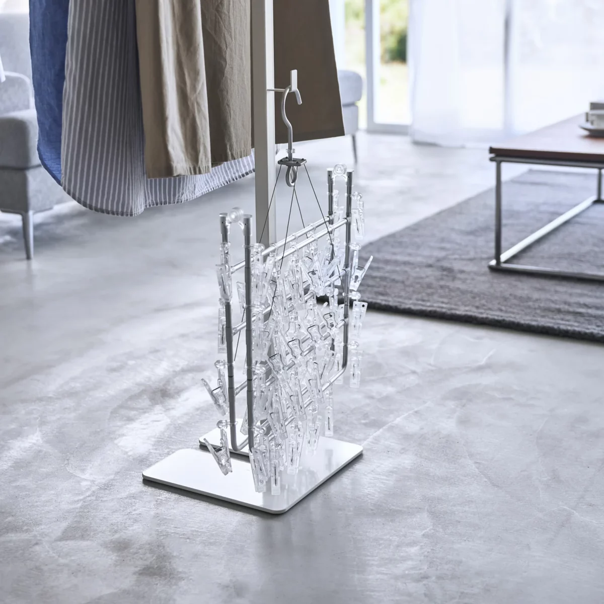 Yamazaki Klappbarer Zweistangen-Wäscheständer TOWER Weiss, Detailansicht 10 | One Horizon