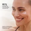 Femme souriante à la peau soignée, remarque concernant le sérum BABOR SPF 50+ : 91 % des personnes interrogées constatent une peau parfaitement hydratée