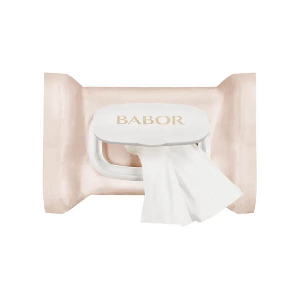 Geöffnete Packung der BABOR Oil Infused Cleansing Wipes mit einem herausgezogenen Tuch aus Baumwolle
