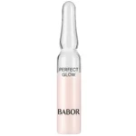 Einzelne Glasampulle BABOR Perfect Glow mit zartrosa Konzentrat und schwarzem Schriftzug, freigestellt