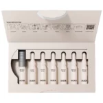 Geöffnete Packung BABOR Perfect Glow mit sieben Ampullen in Nude, Ampullenöffner und Anleitung im Deckel