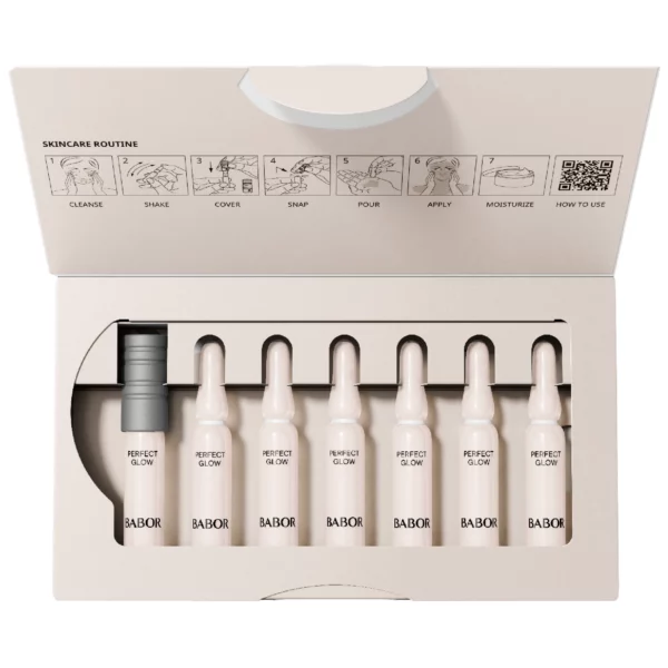 Geöffnete Packung BABOR Perfect Glow mit sieben Ampullen in Nude, Ampullenöffner und Anleitung im Deckel