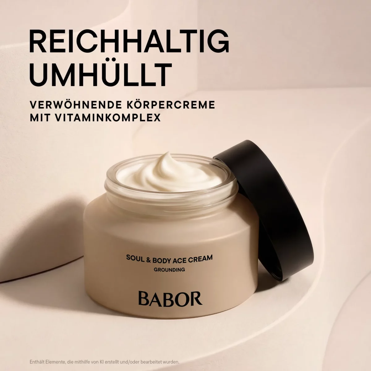 Offener Tiegel der BABOR Soul & Body ACE Cream Grounding mit cremiger Textur, Kampagnenbild Reichhaltig umhüllt