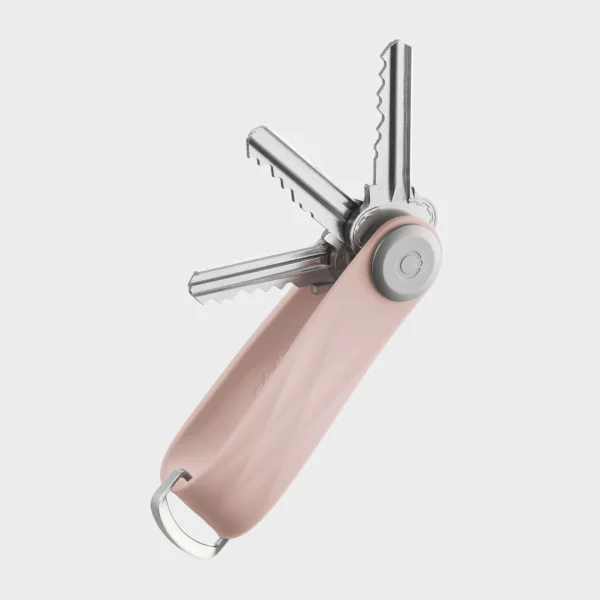 Porte-clés Orbitkey « Aktiv » en rose pâle, ouvert, avec trois clés disposées en éventail et un anneau en D