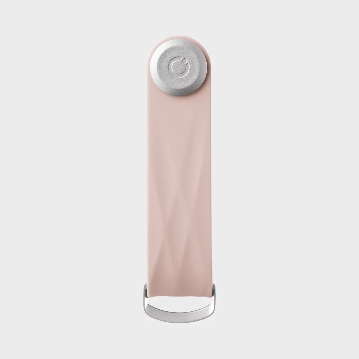 Face avant du porte-clés Orbitkey « Aktiv » en rose pâle, fermé, avec une surface gaufrée et un bouton de fermeture