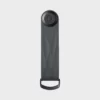 Vorderseite des Orbitkey Schlüsselorganisator Aktiv in Graphite, geschlossen, mit geprägter Oberfläche und Verschlussknopf