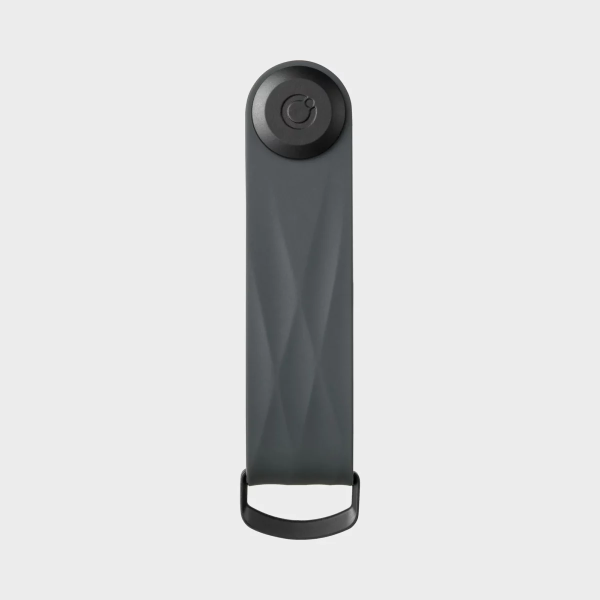Face avant du porte-clés Orbitkey « Aktiv » en graphite, fermé, avec une surface gaufrée et un bouton de fermeture