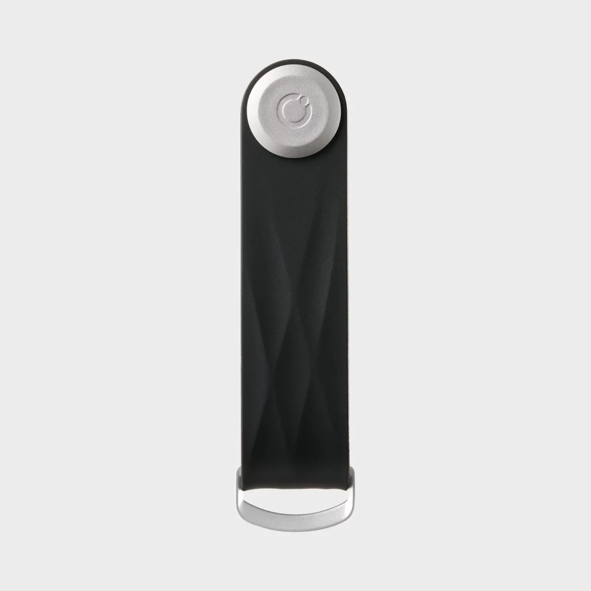 Face avant du porte-clés Orbitkey « Aktiv » en noir, fermé, avec une surface gaufrée et un bouton de fermeture