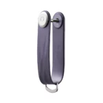 Vue latérale du porte-clés Orbitkey « Aktiv » en violet, vierge, avec vis de fixation et anneau en D