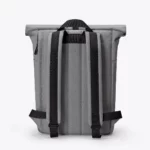 Dos du sac à dos Ucon Acrobatics Hajo Medium Stealth gris, avec dos rembourré et bretelles réglables